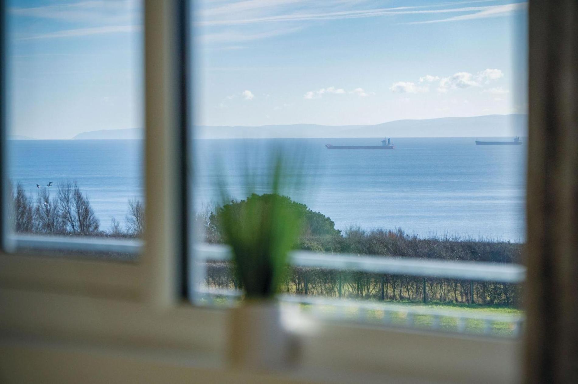 The Penthouse - 1 Bedroom Apartment - Ocean Breeze Port Eynon Extérieur photo